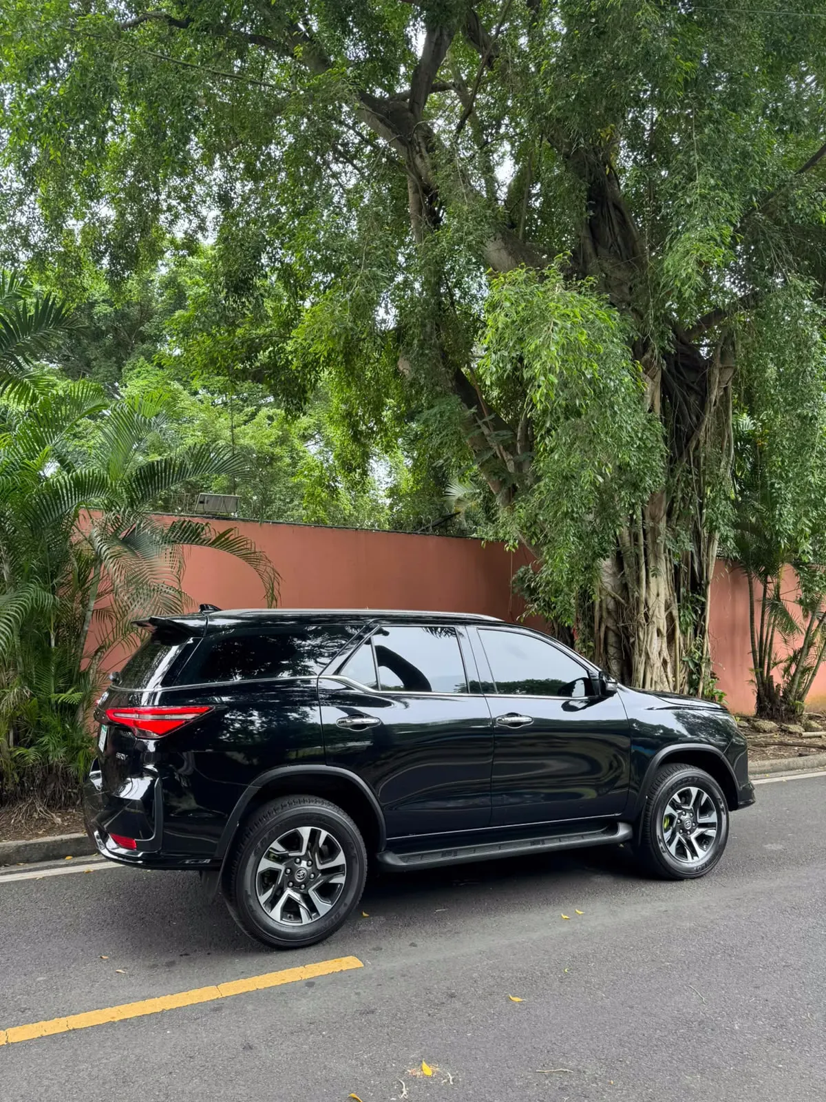2025 Toyota Fortuner SRV