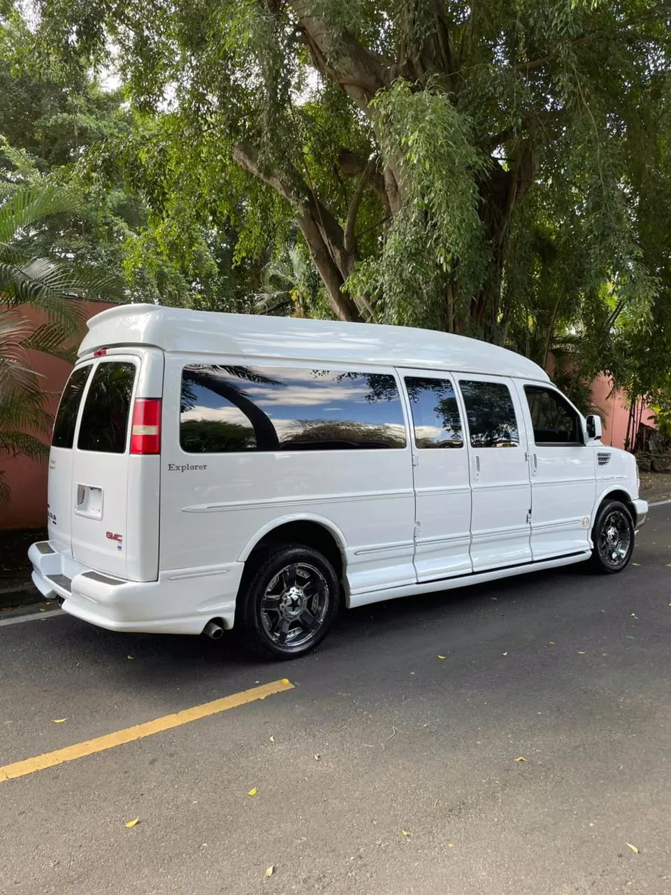 2011 GMC Savana Limited SE