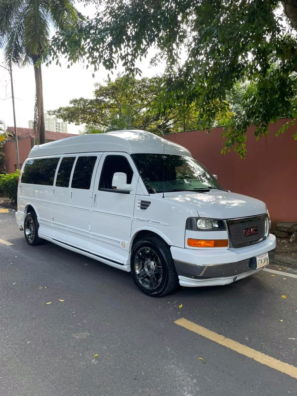 2011 GMC Savana Limited SE