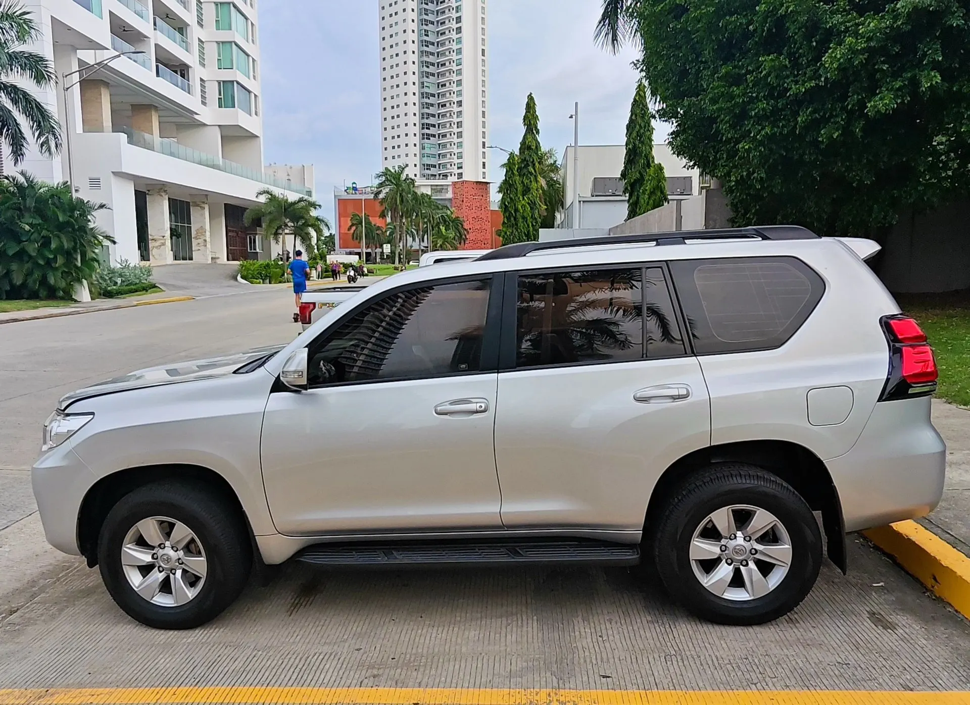 2023 Toyota Land Cruiser Prado
