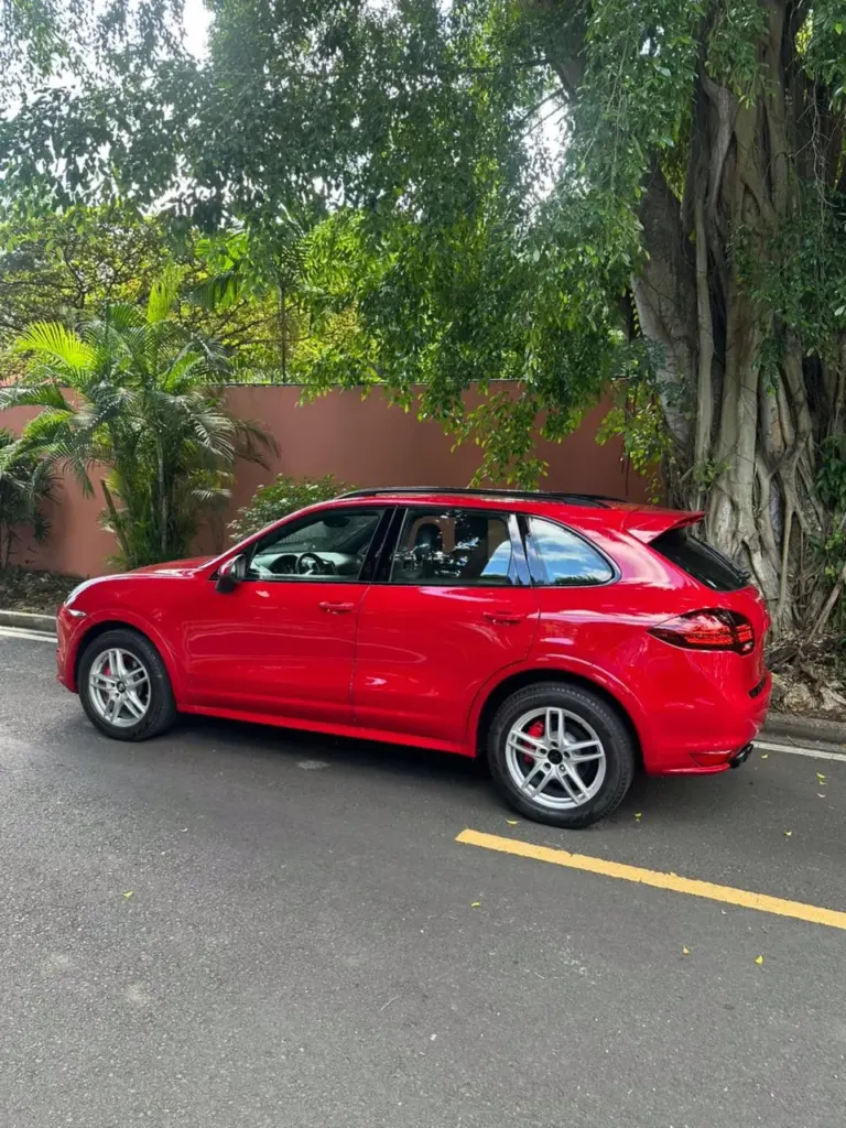 2014 Porsche Cayenne GTS
