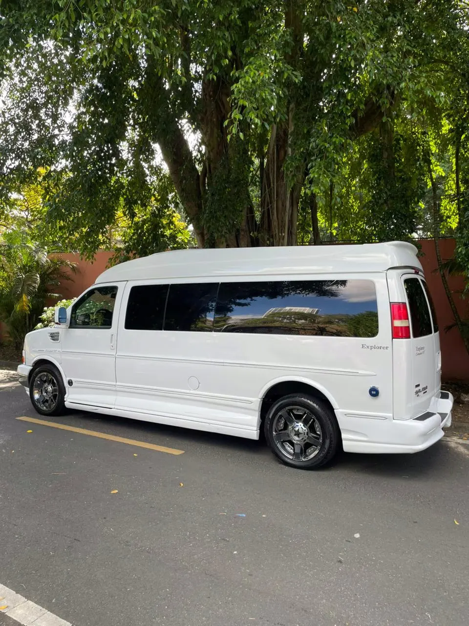 2011 GMC Savana Limited SE