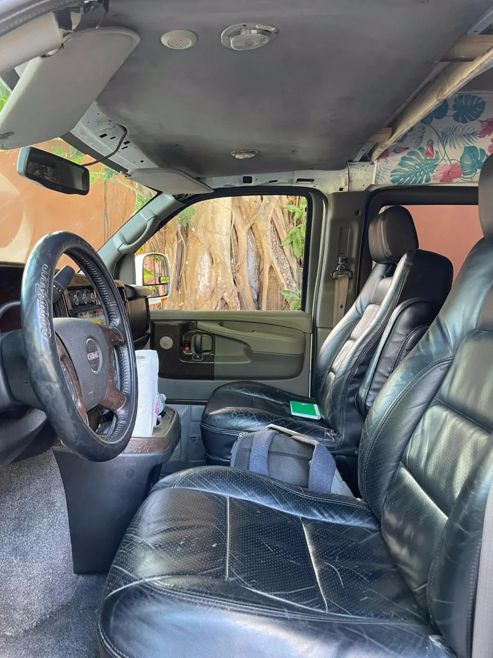 2011 GMC Savana Limited SE