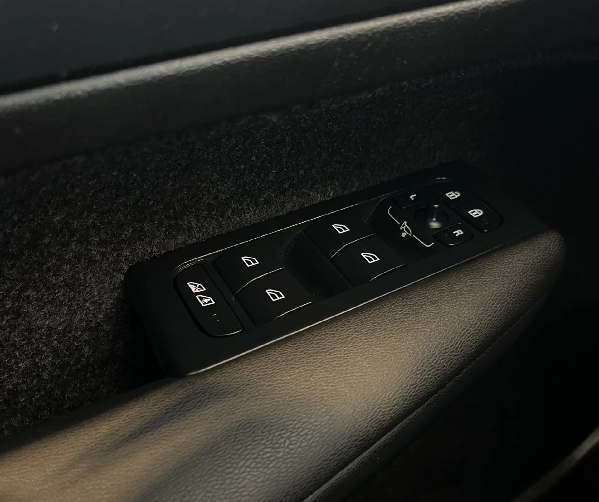 2023 Volvo XC40