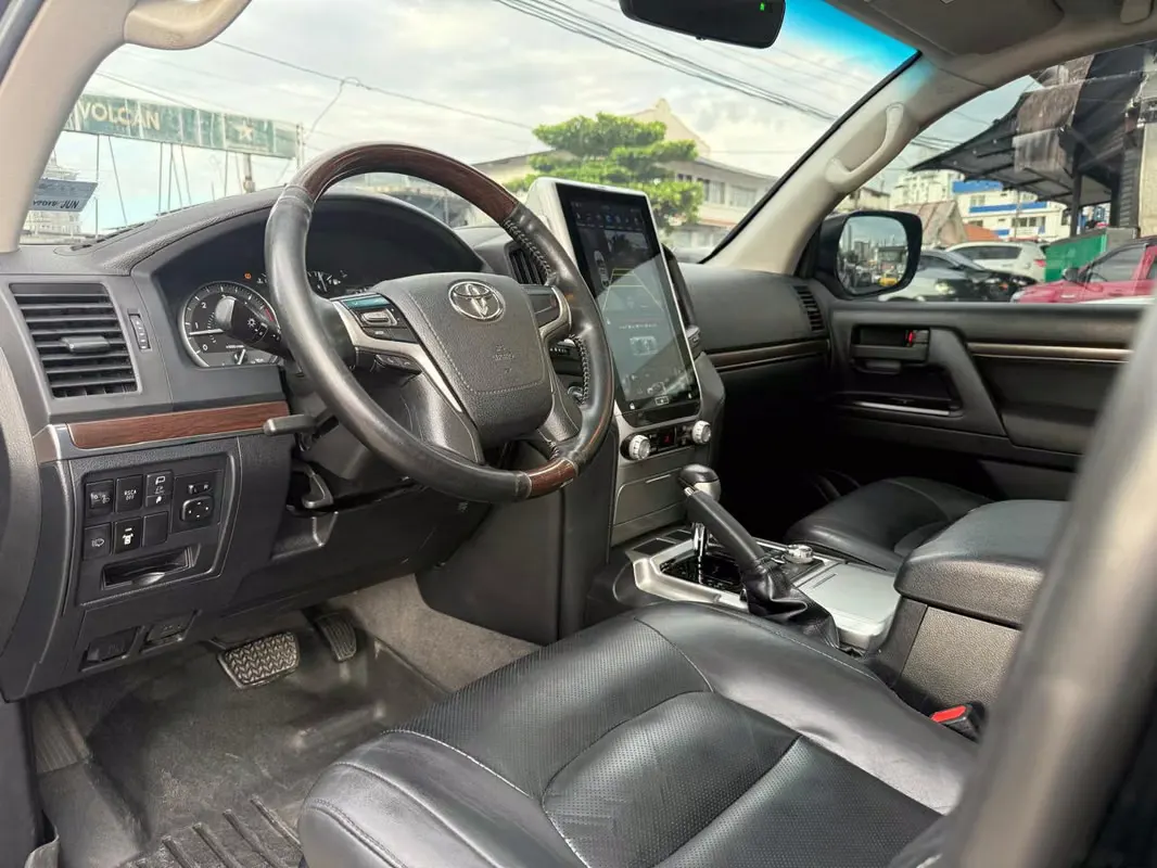 2019 Toyota Land Cruiser