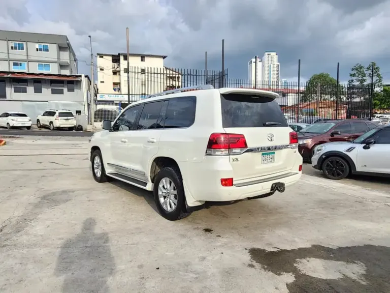 2018 Toyota Land Cruiser