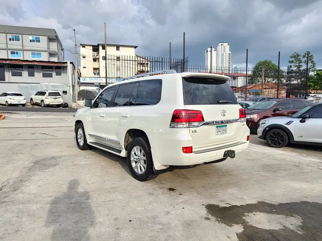 2018 Toyota Land Cruiser
