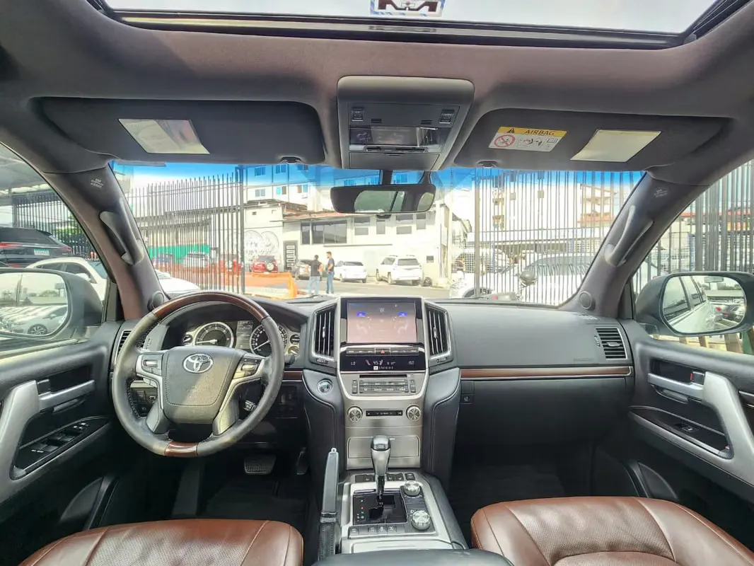 2018 Toyota Land Cruiser