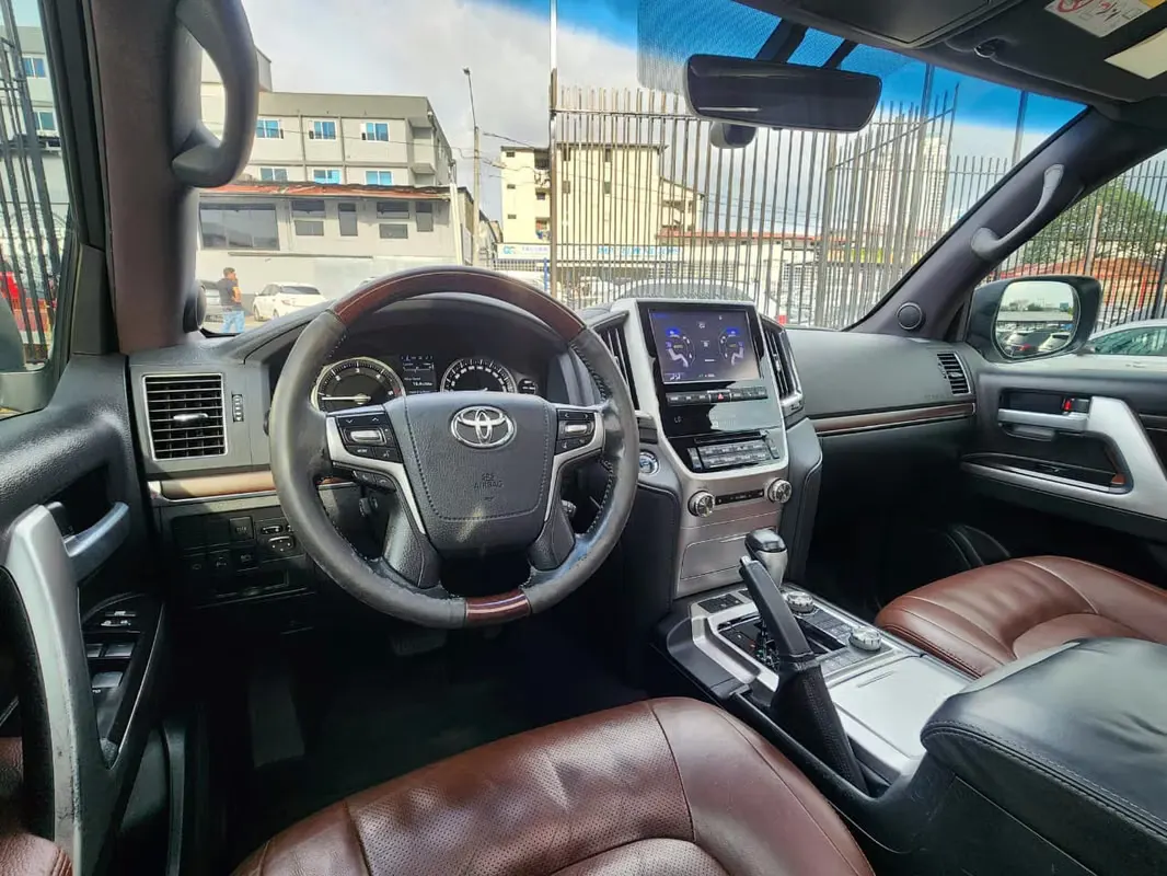 2018 Toyota Land Cruiser
