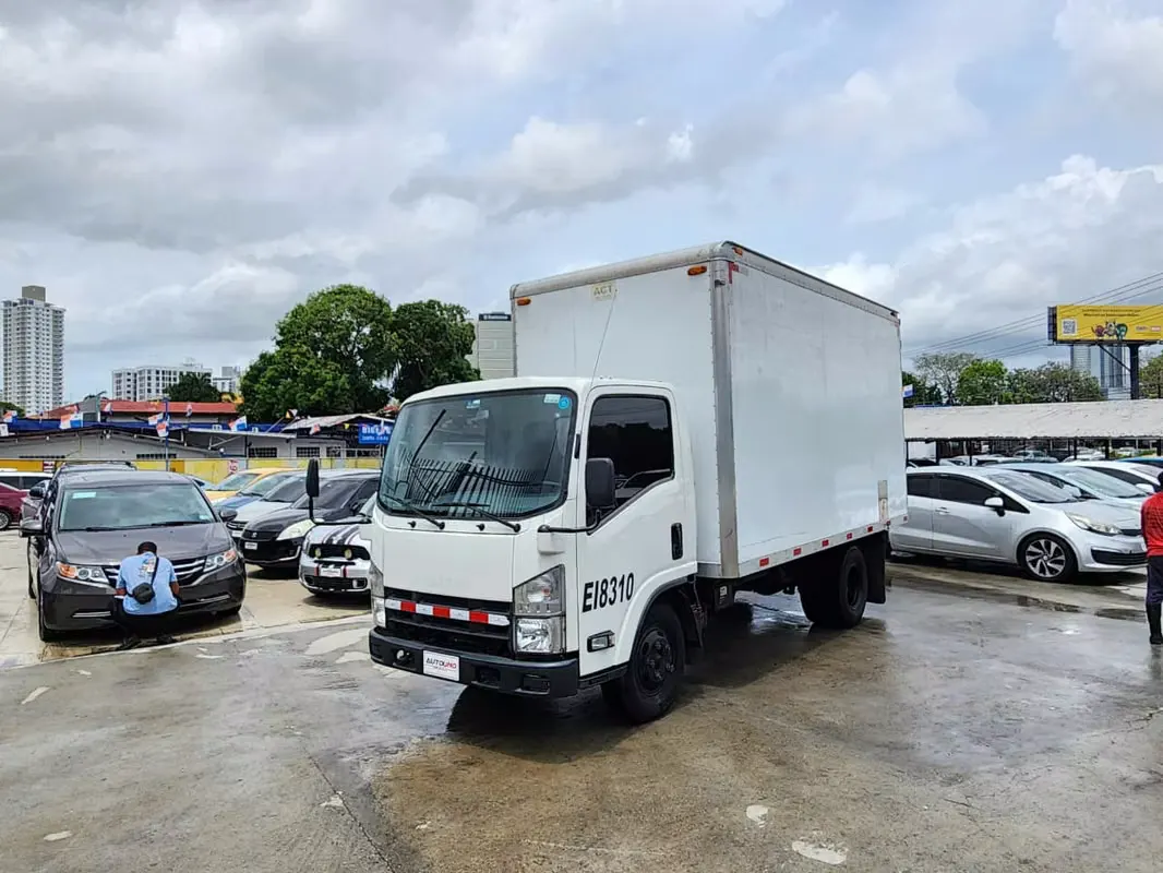 2023 Isuzu QMR