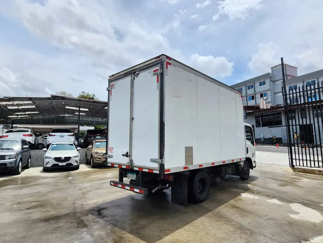 2023 Isuzu QMR