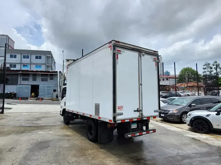 2023 Isuzu QMR