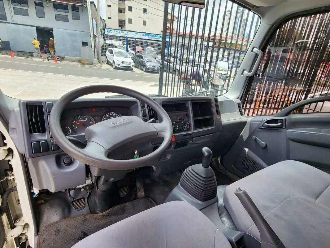 2023 Isuzu QMR