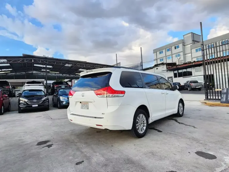 2011 Toyota Sienna
