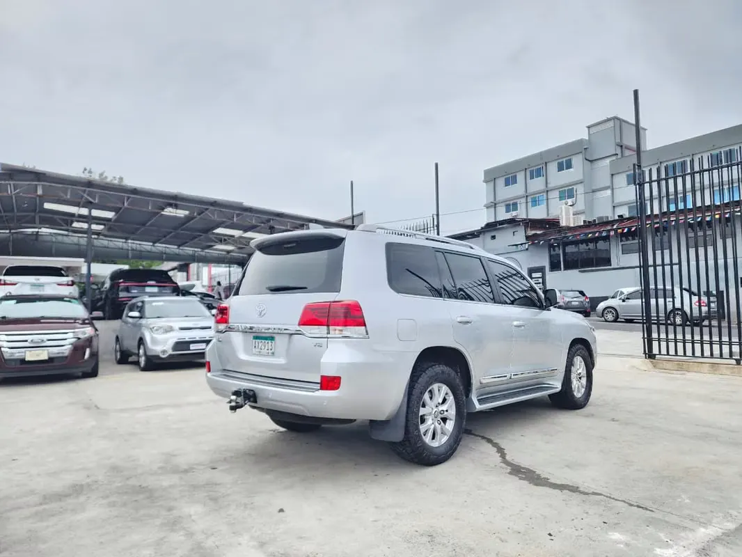 2016 Toyota Land Cruiser