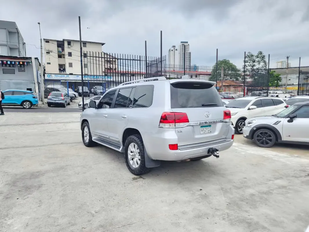 2016 Toyota Land Cruiser