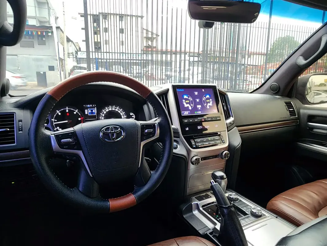 2016 Toyota Land Cruiser
