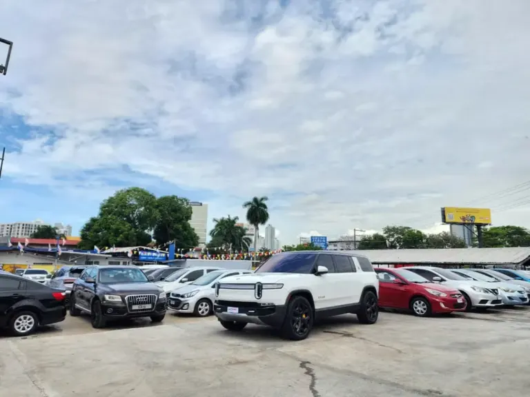 2023 Rivian R1s
