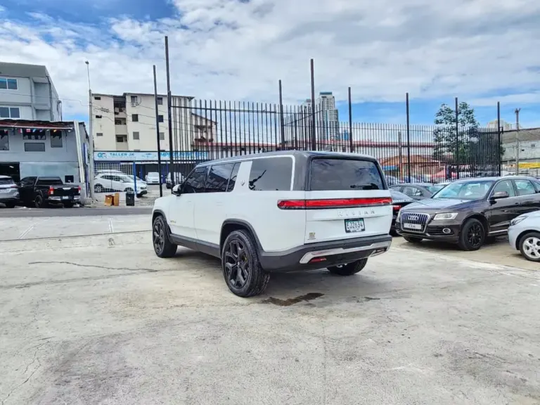 2023 Rivian R1s