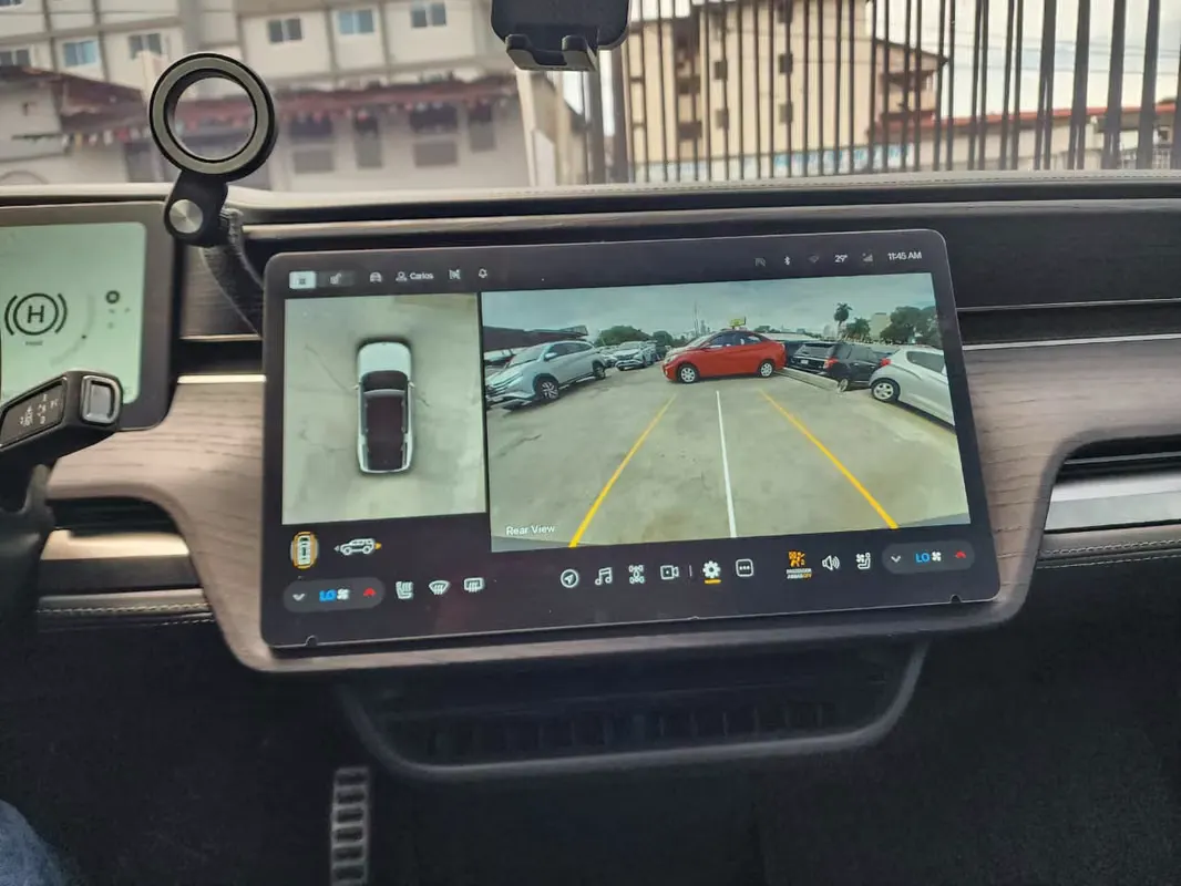 2023 Rivian R1s