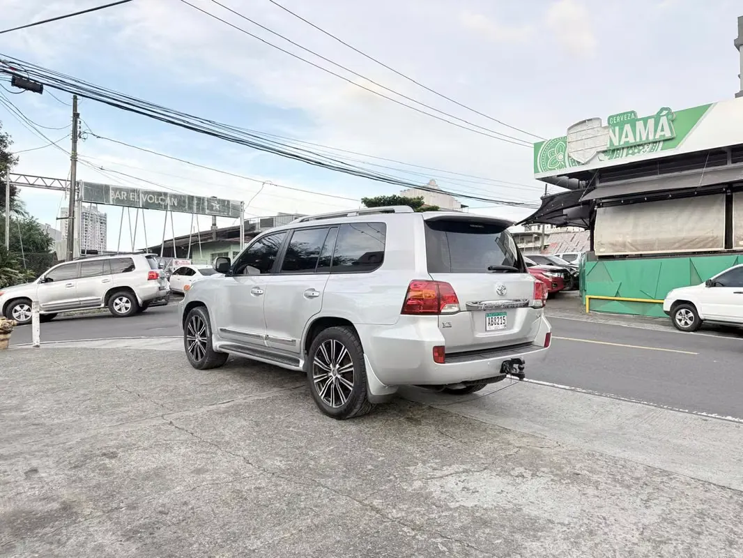 2013 Toyota Land Cruiser