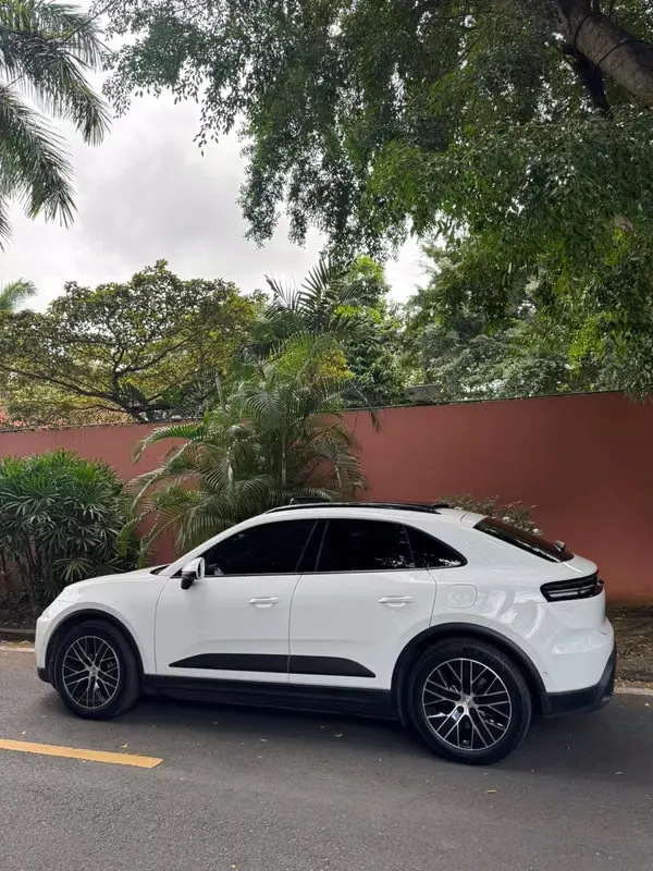 2025 Porsche Macan