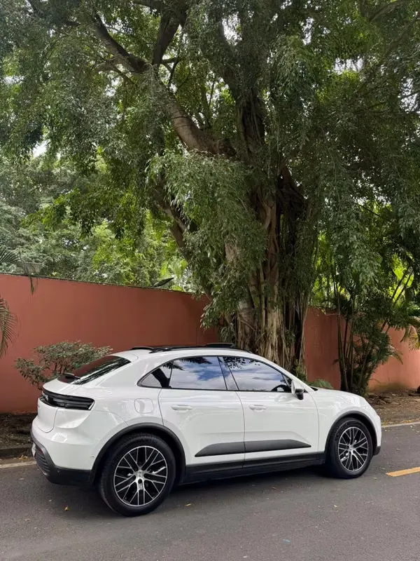2025 Porsche Macan