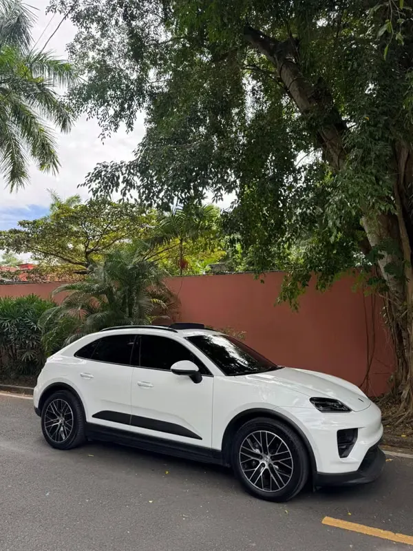 2025 Porsche Macan