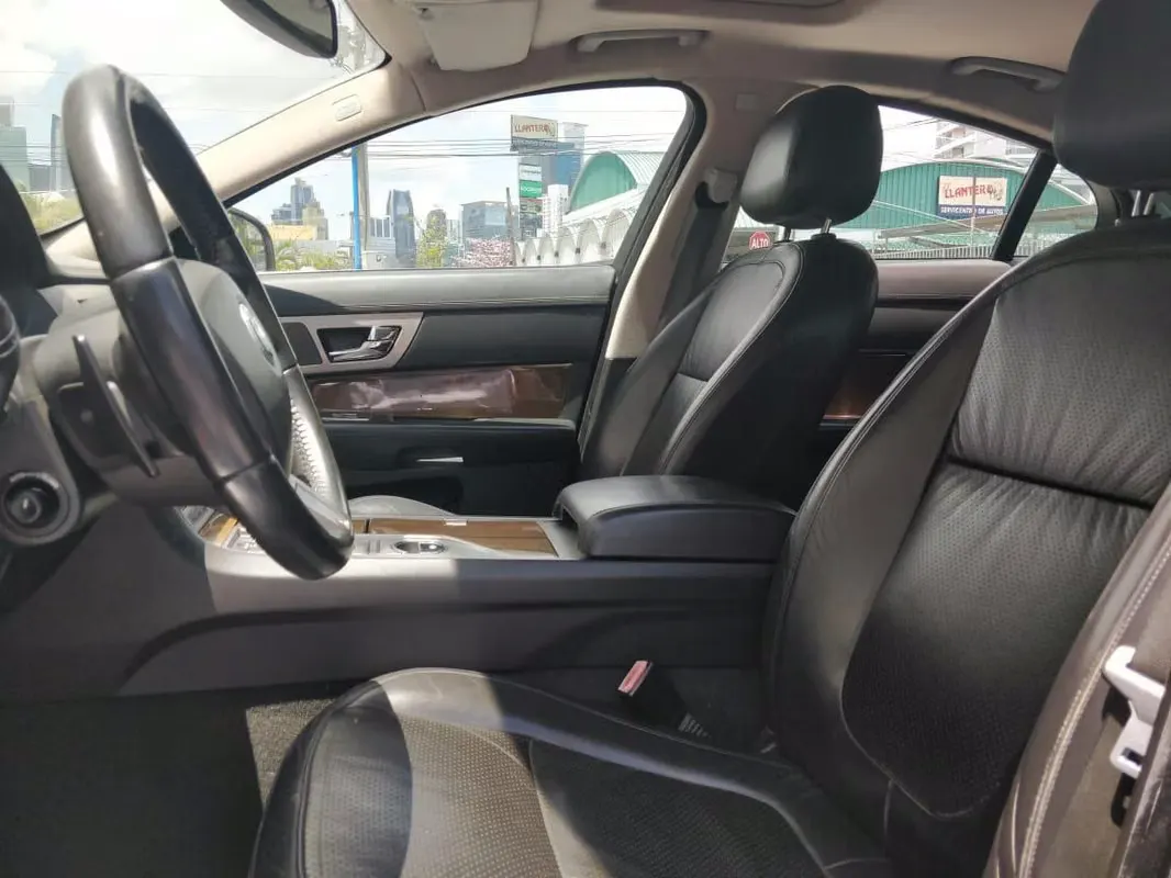 2009 Jaguar XF