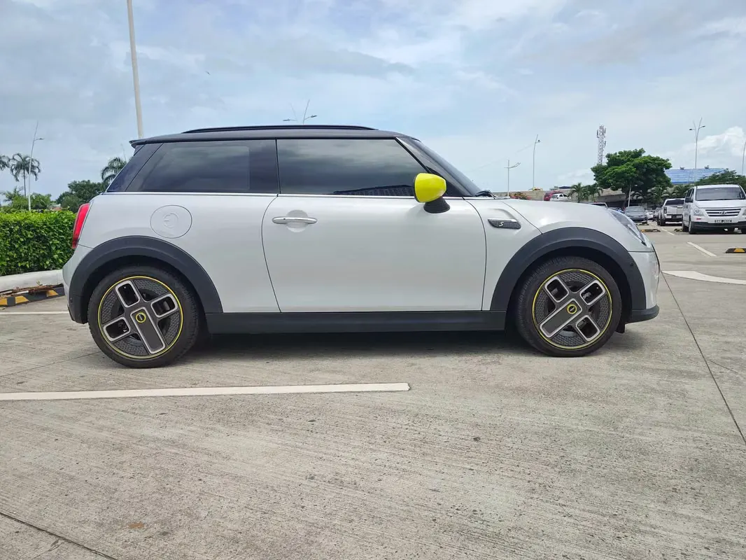 2023 MINI Cooper SE
