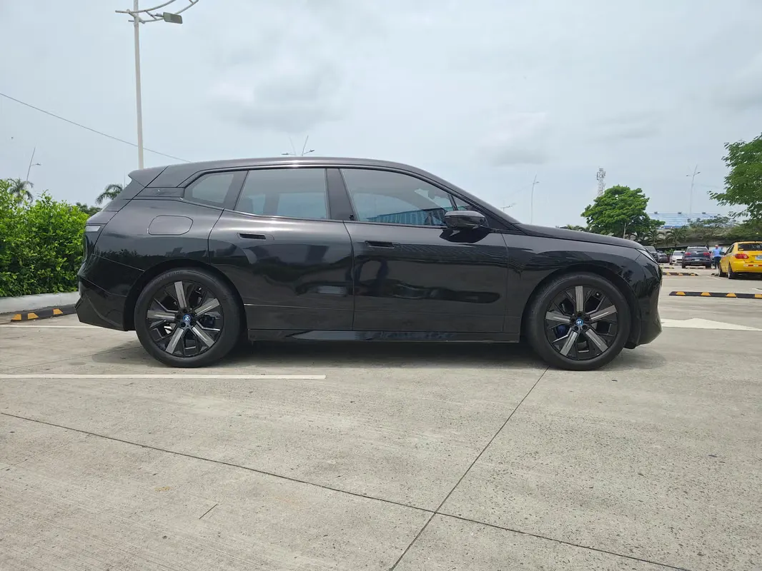 2024 BMW iX