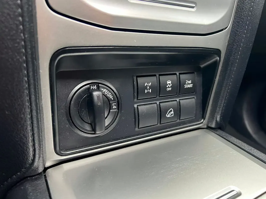 2023 Toyota Land Cruiser Prado