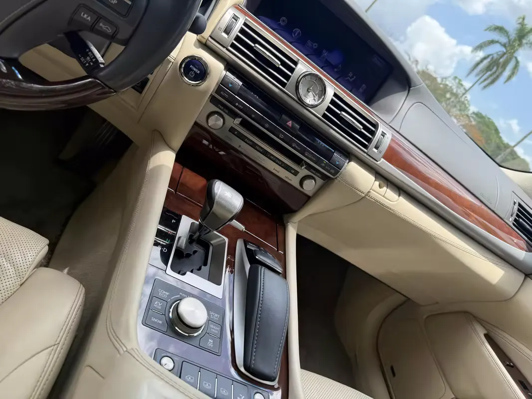2013 Lexus LS