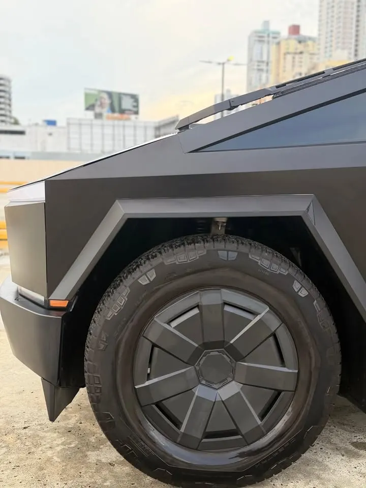 2025 Tesla Cybertruck