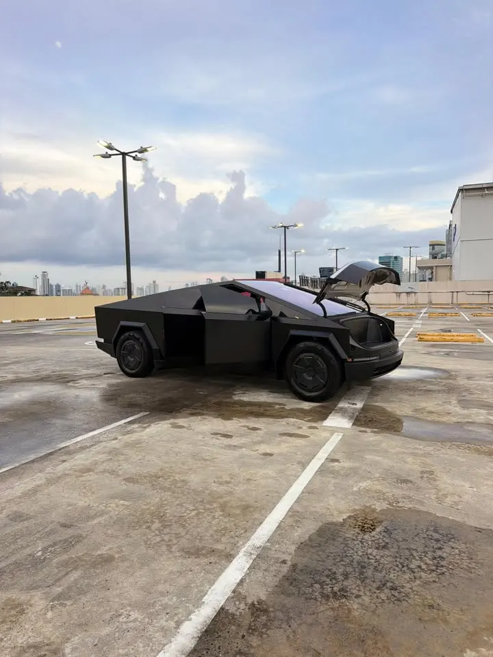 2025 Tesla Cybertruck