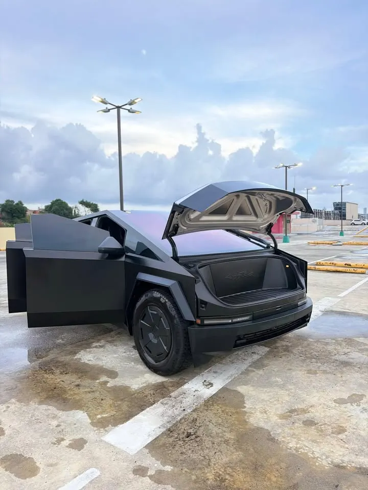 2025 Tesla Cybertruck