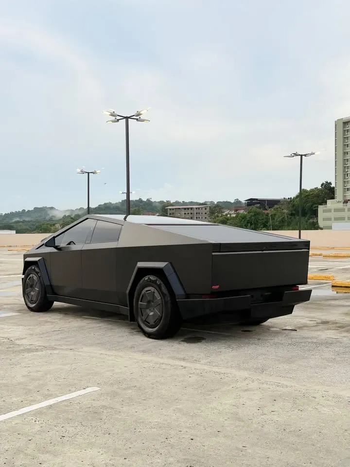 2025 Tesla Cybertruck