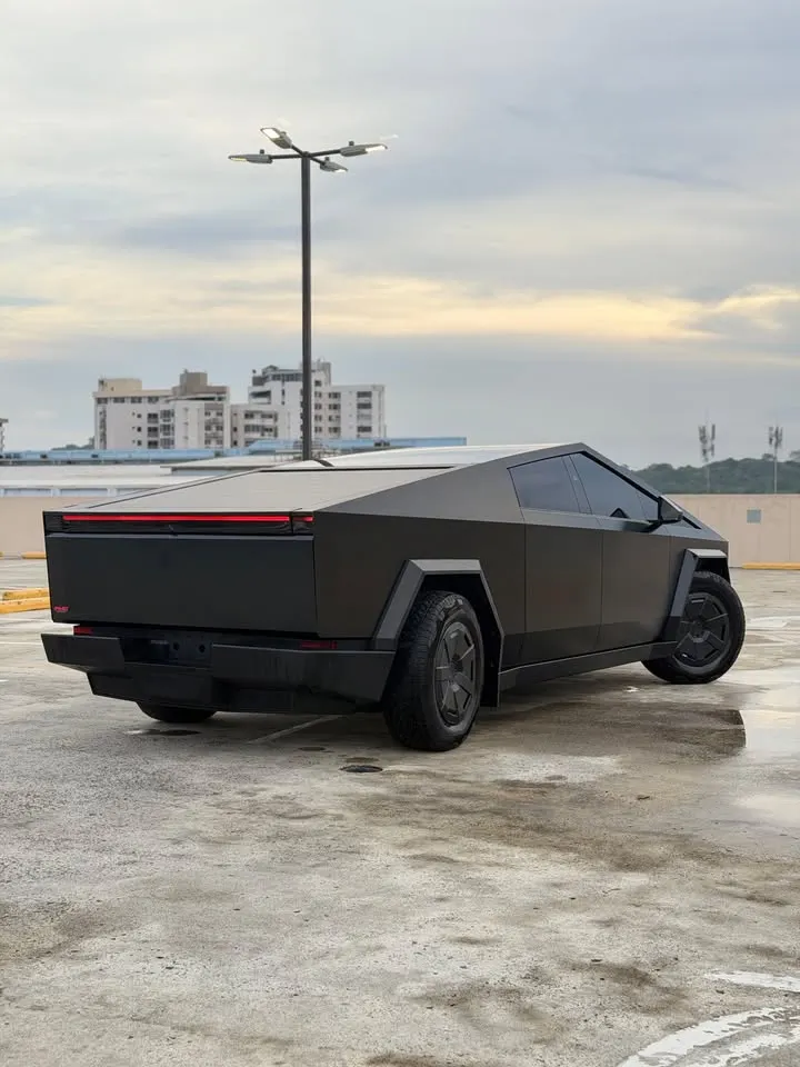 2025 Tesla Cybertruck