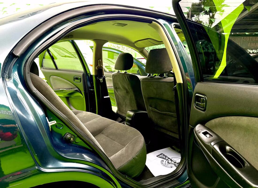 2004 Nissan Almera